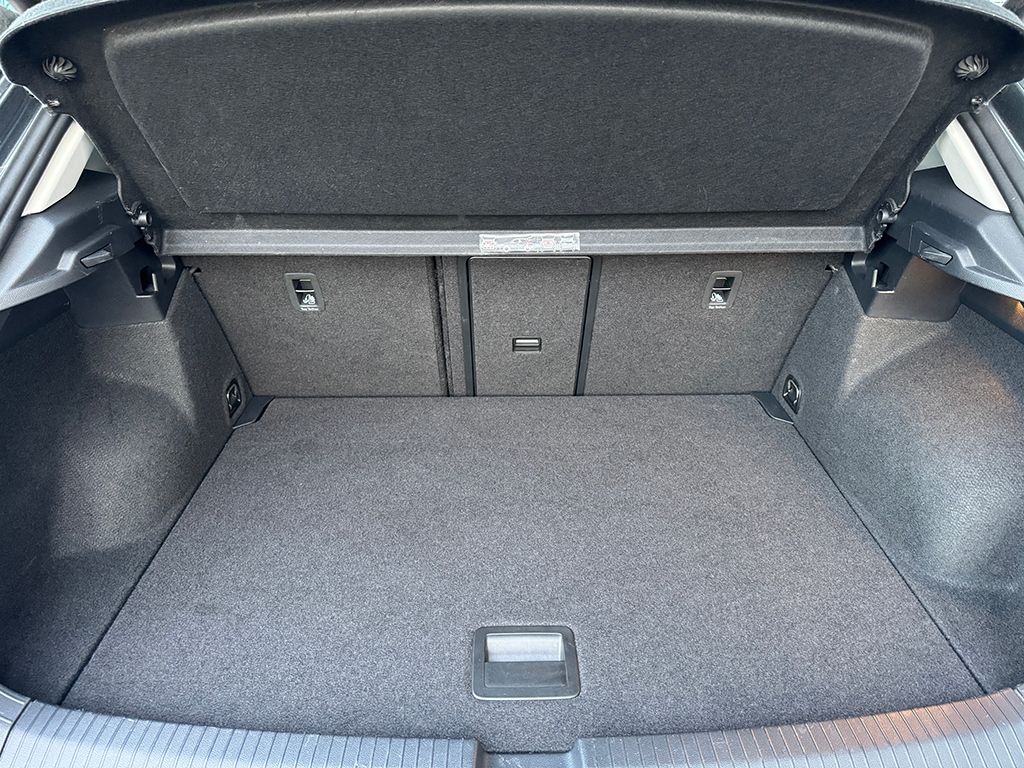 Volkswagen T-Roc 1.5 TSI DSG R-LINE - Samsaru's Car Outlet