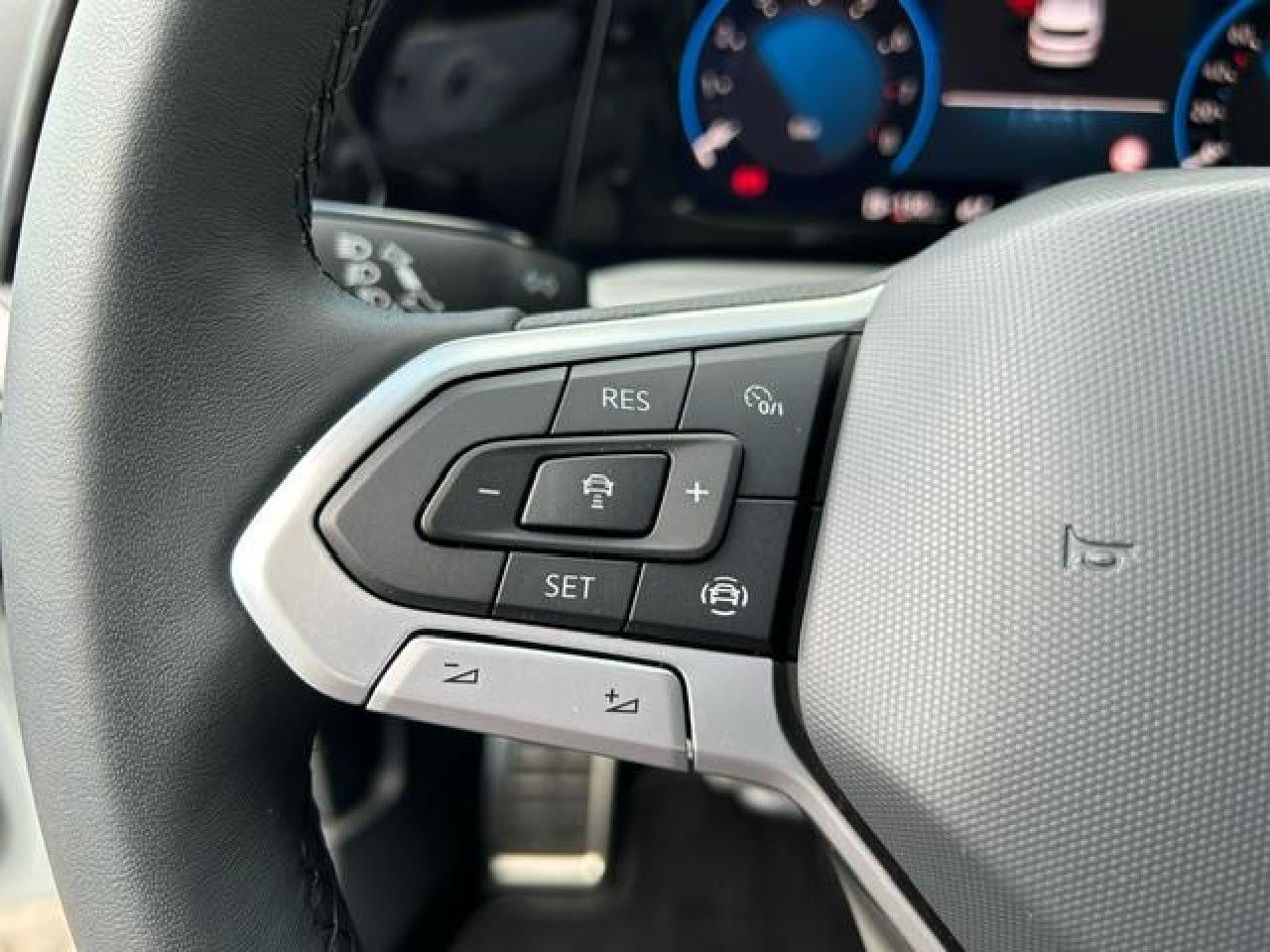 Volkswagen Golf VIII Move 1.5 l TSI - Samsaru's Car Outlet
