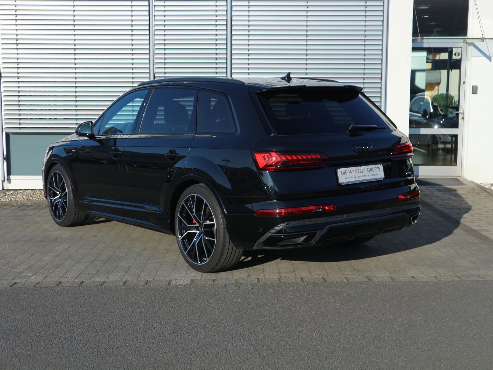 Audi Q7 S line 55 TFSI quattro 7-SITZER*AHK*PANO*STHZ