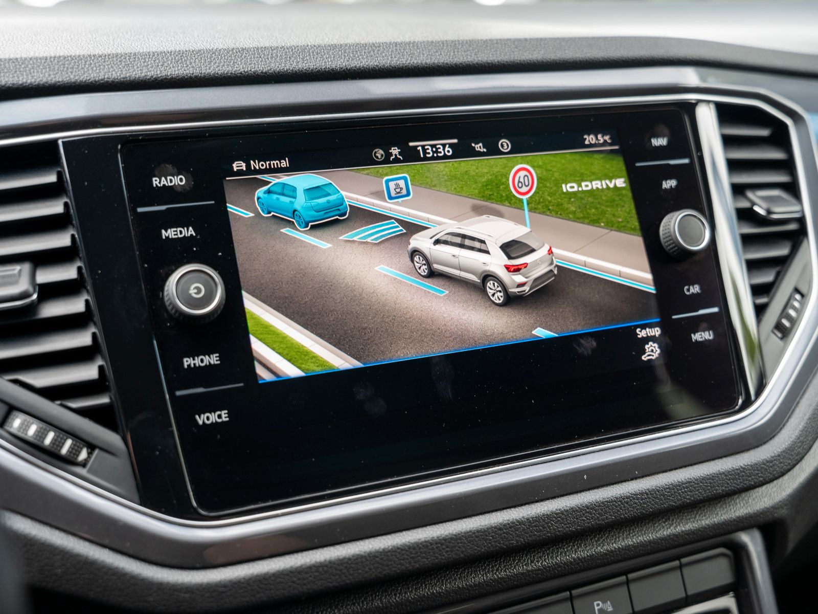 Volkswagen T-ROC Sport 1.5 TSI - Samsaru's Car Outlet