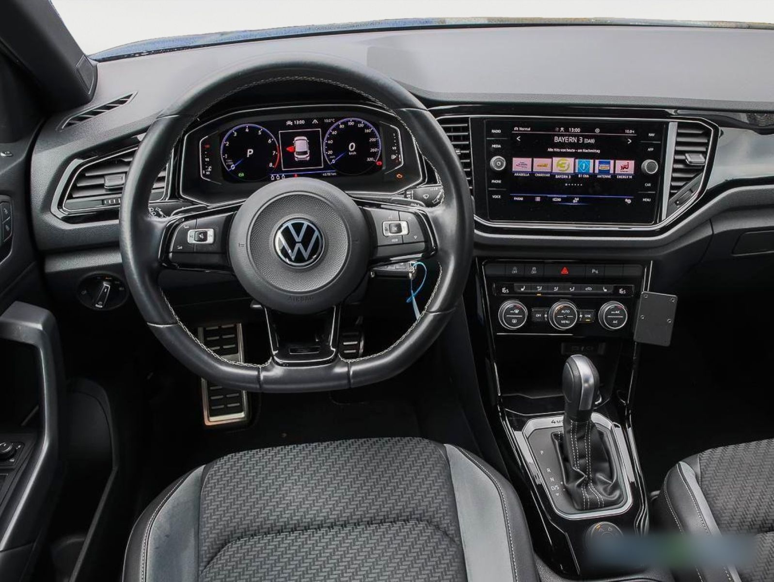 Volkswagen T-Roc R 2.0 TSI DSG - Samsaru's Car Outlet