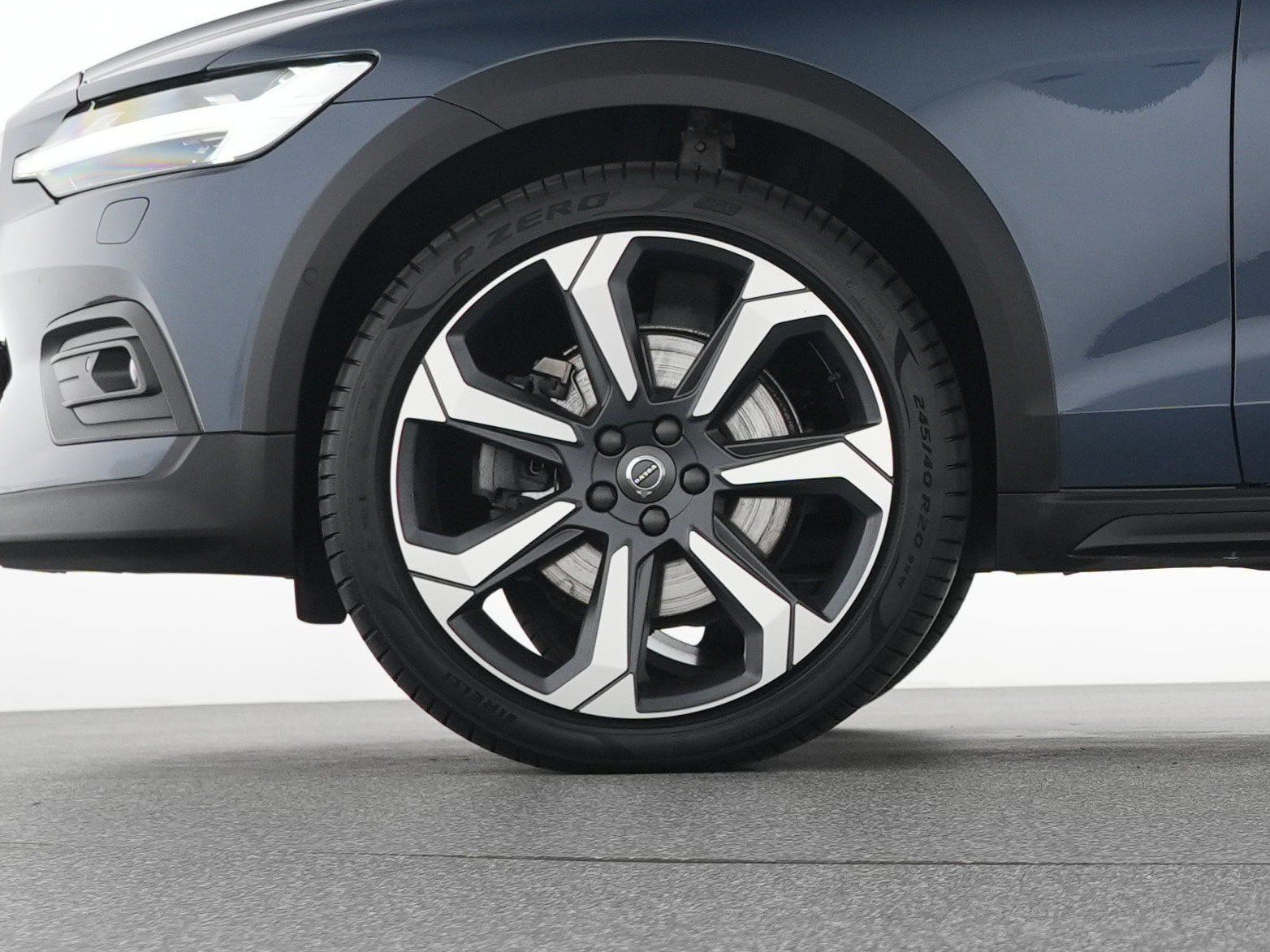 Volvo V60 CC B4 AWD Ultimate SONDERFINANZIERUNG 1,99%*
