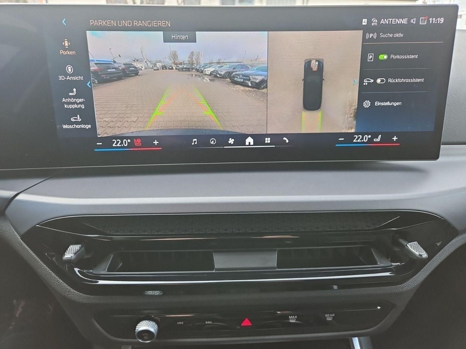 BMW 318d Touring/NAVI/AHK/LED/DAB/HUD/LiveCockpit