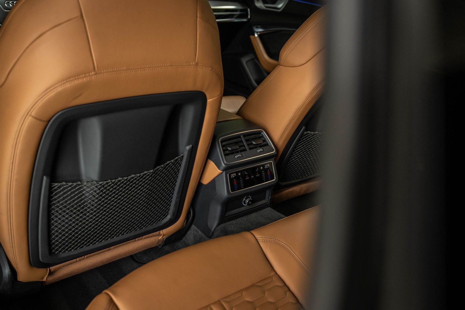 Audi RS6 Avant TFSI quattro | BTW | AHK | PANO | B&O
