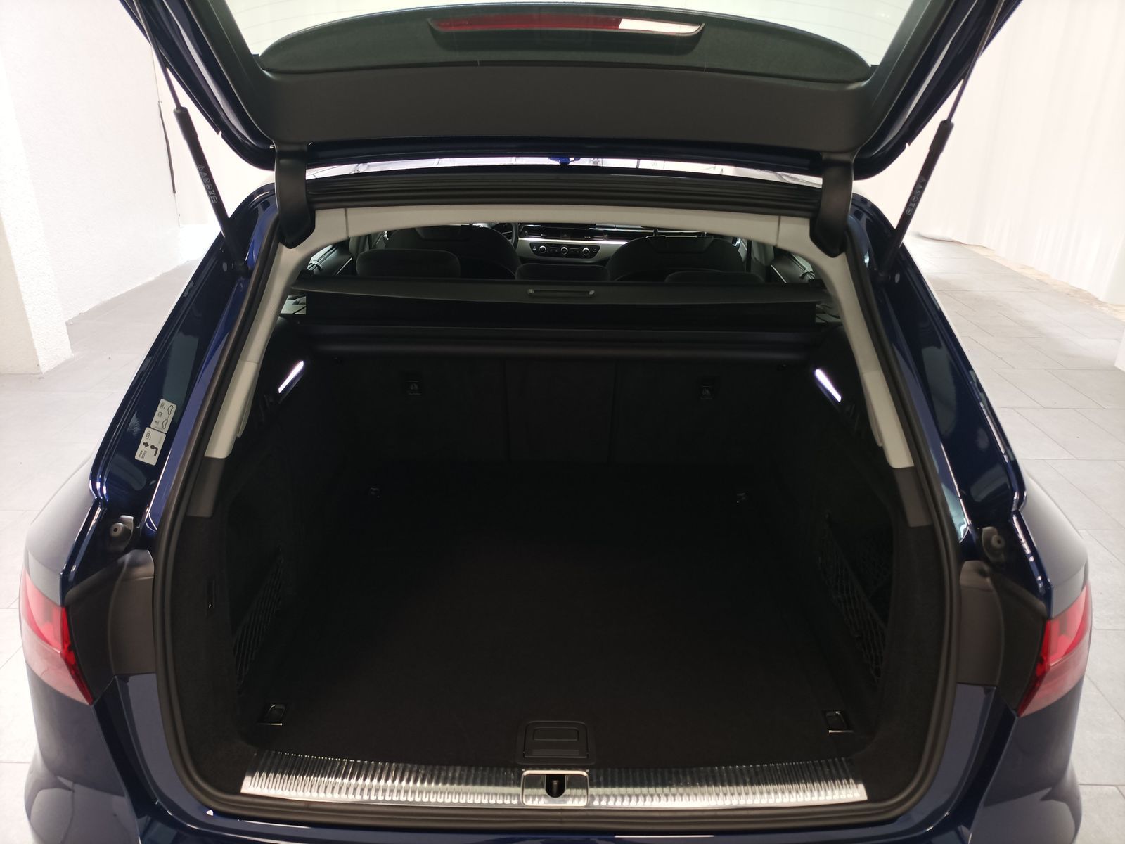 Audi A4 35 2.0 TDI Avant - Samsaru's Car Outlet
