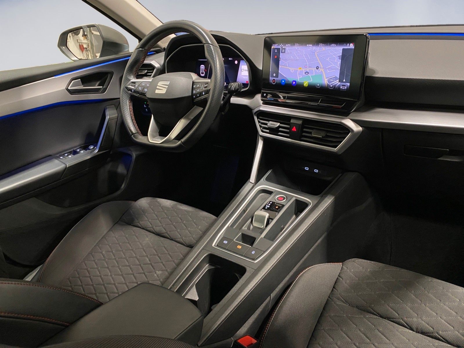 Seat Leon Sportstourer FR AHK Kamera Navi SHZ LED DAB