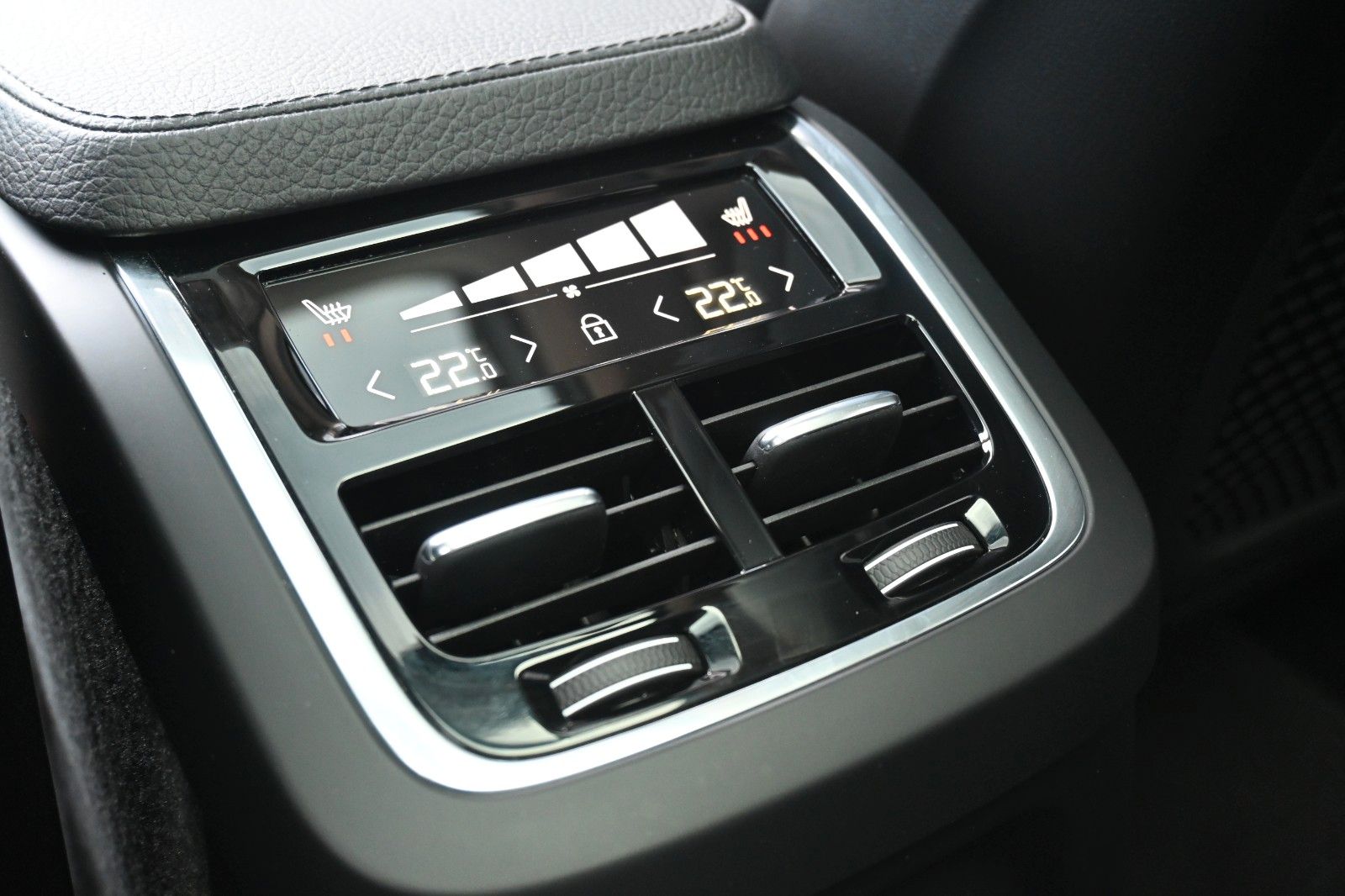 Volvo XC90 T8 Inscription - Samsaru's Car Outlet