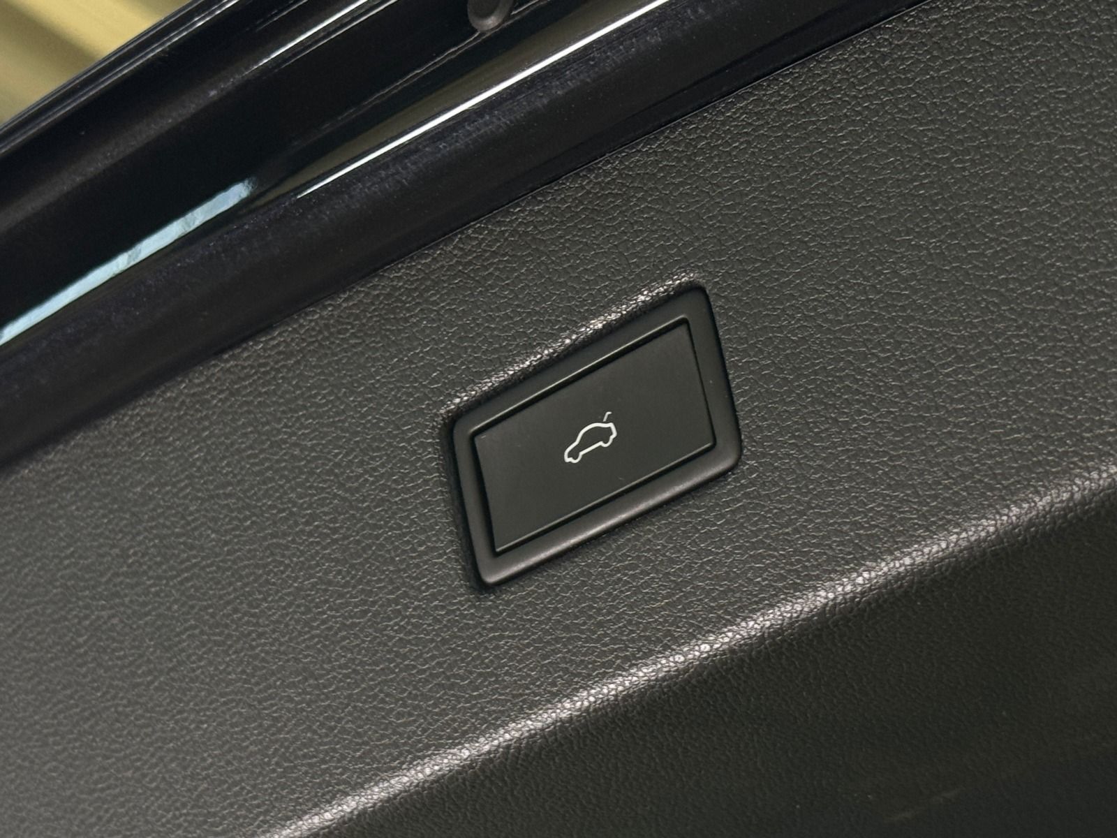 Volkswagen Tiguan R-Line 1.5 TSI DSG - Samsaru's Car Outlet