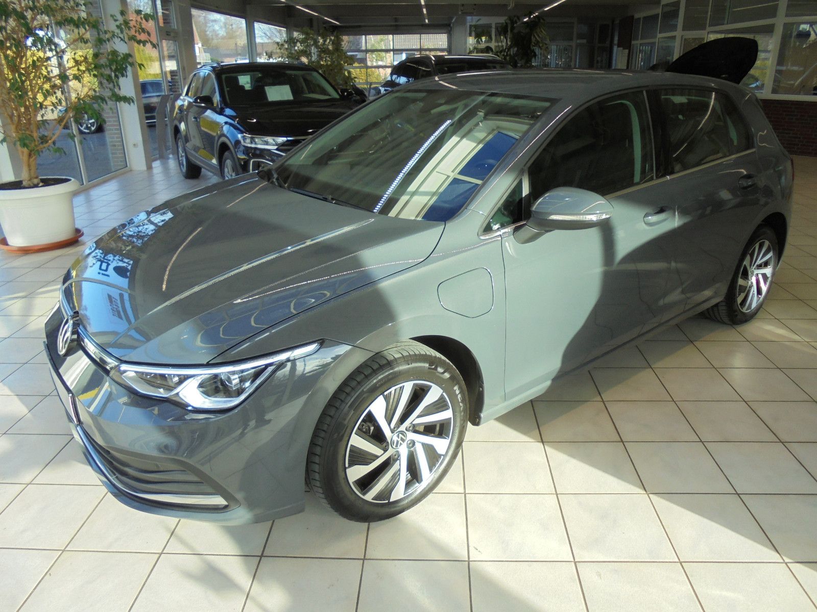 Volkswagen Golf VIII Style eHybrid - Samsaru's Car Outlet