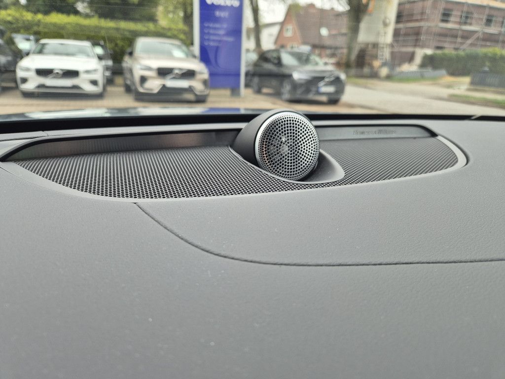 Volvo S60 T8 Ultimate Dark Recharge Plug-In Hybrid AWD