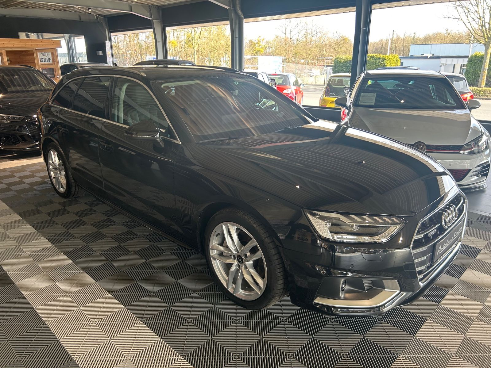 Audi A4 Avant 40 TFSI quattro advanced - Samsaru's Car Outlet