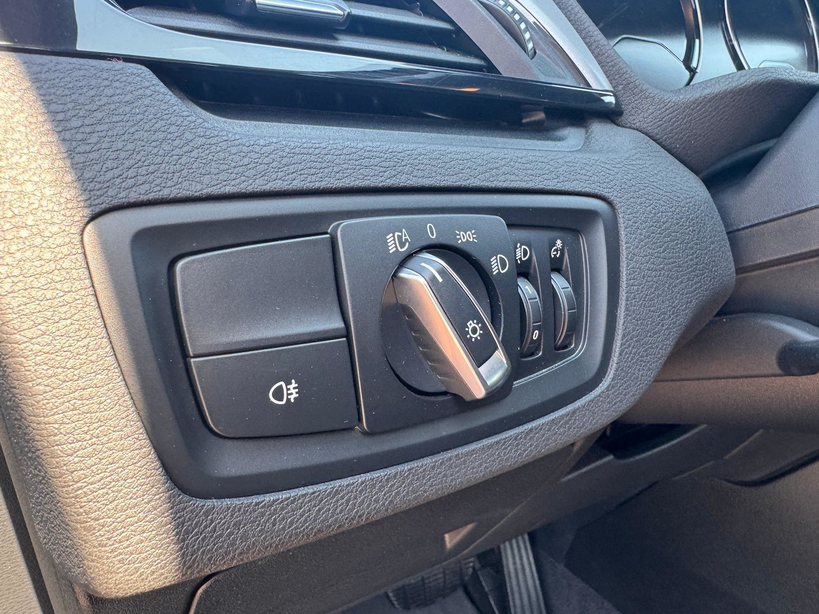 BMW X1 xDrive25e Advantage - Samsaru's Car Outlet
