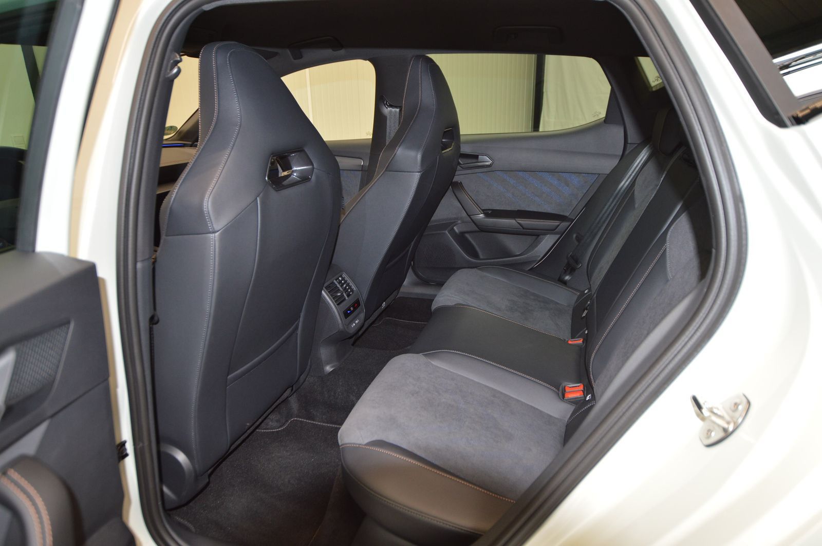 Cupra Leon 1.5 eTSI - Samsaru's Car Outlet