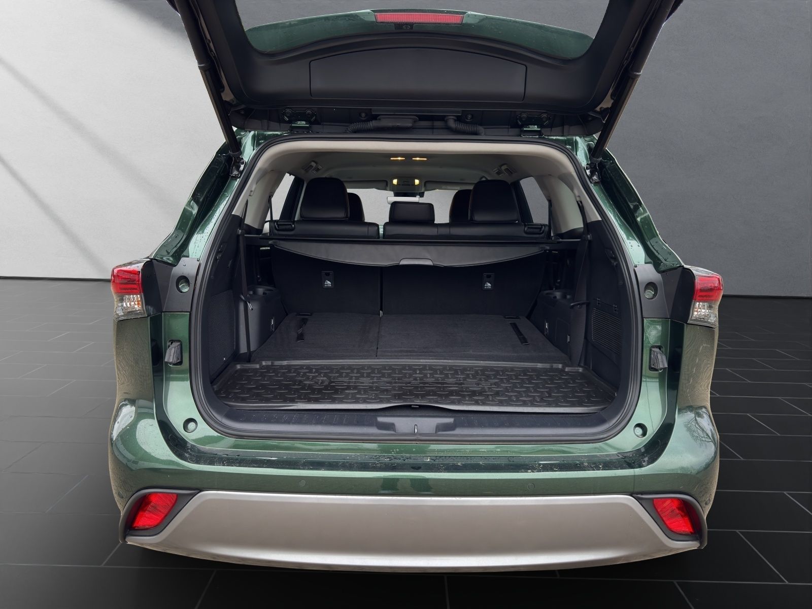 Toyota Highlander Hybrid Luxury 7 SITZER+LEDER+HuD+JBL