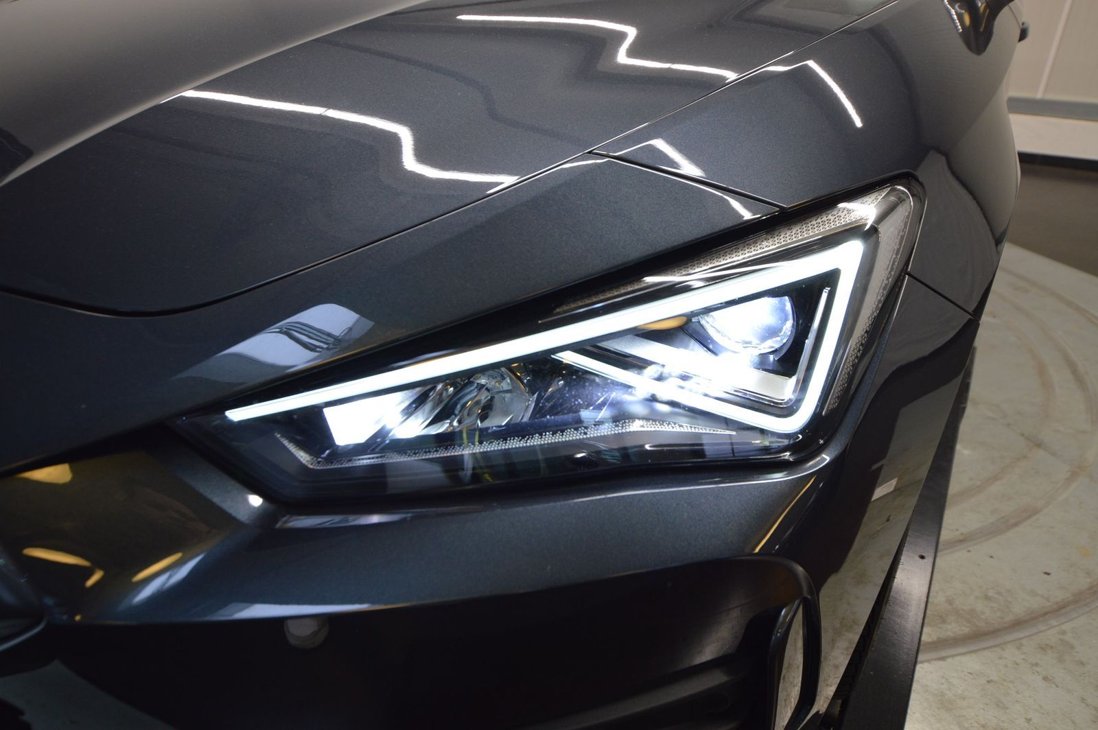 Cupra Leon Sportstourer 1.5 eTSI - Samsaru's Car Outlet