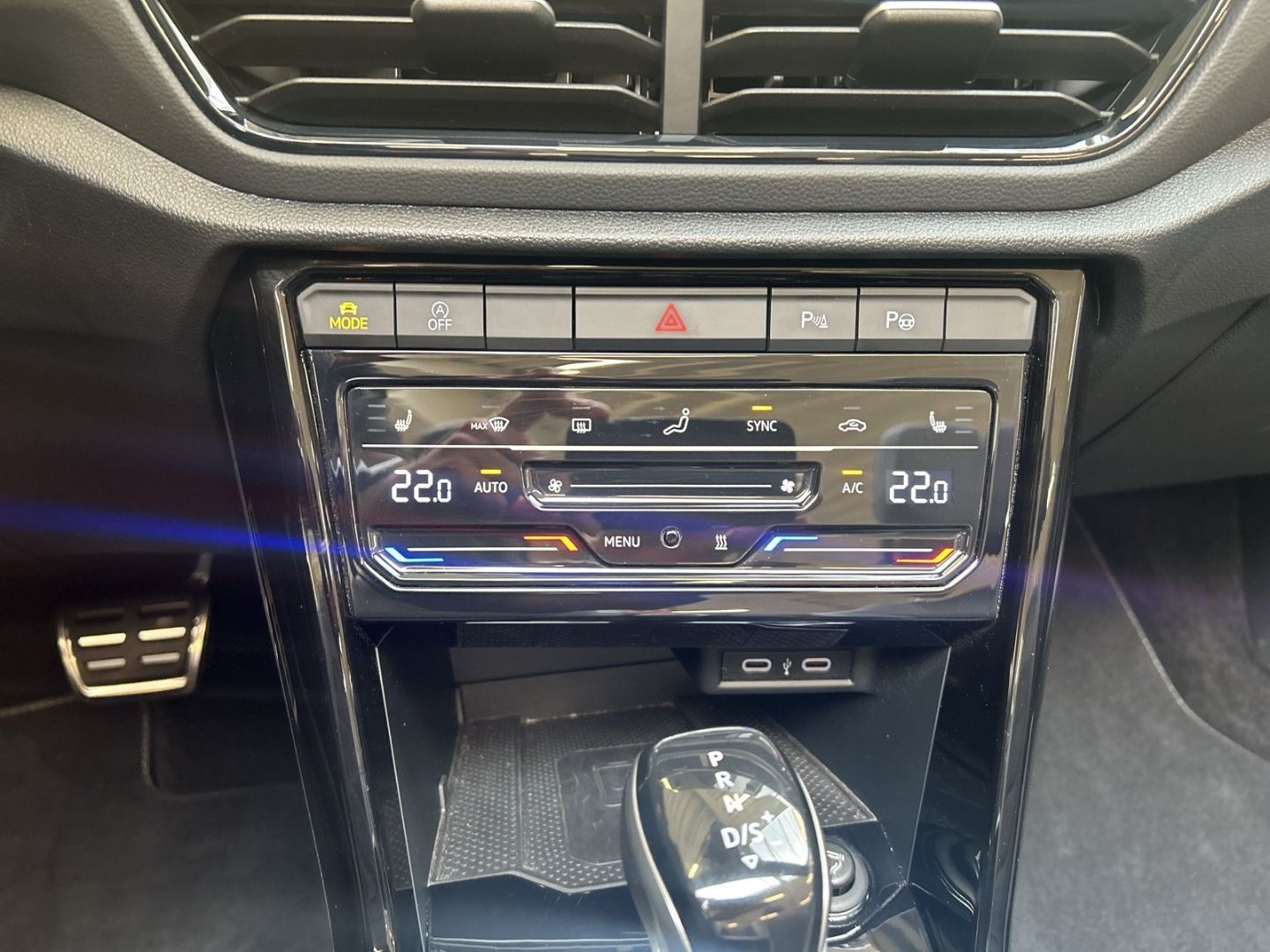 Volkswagen T-Roc 1.5 TSI R-Line Black - Samsaru's Car Outlet