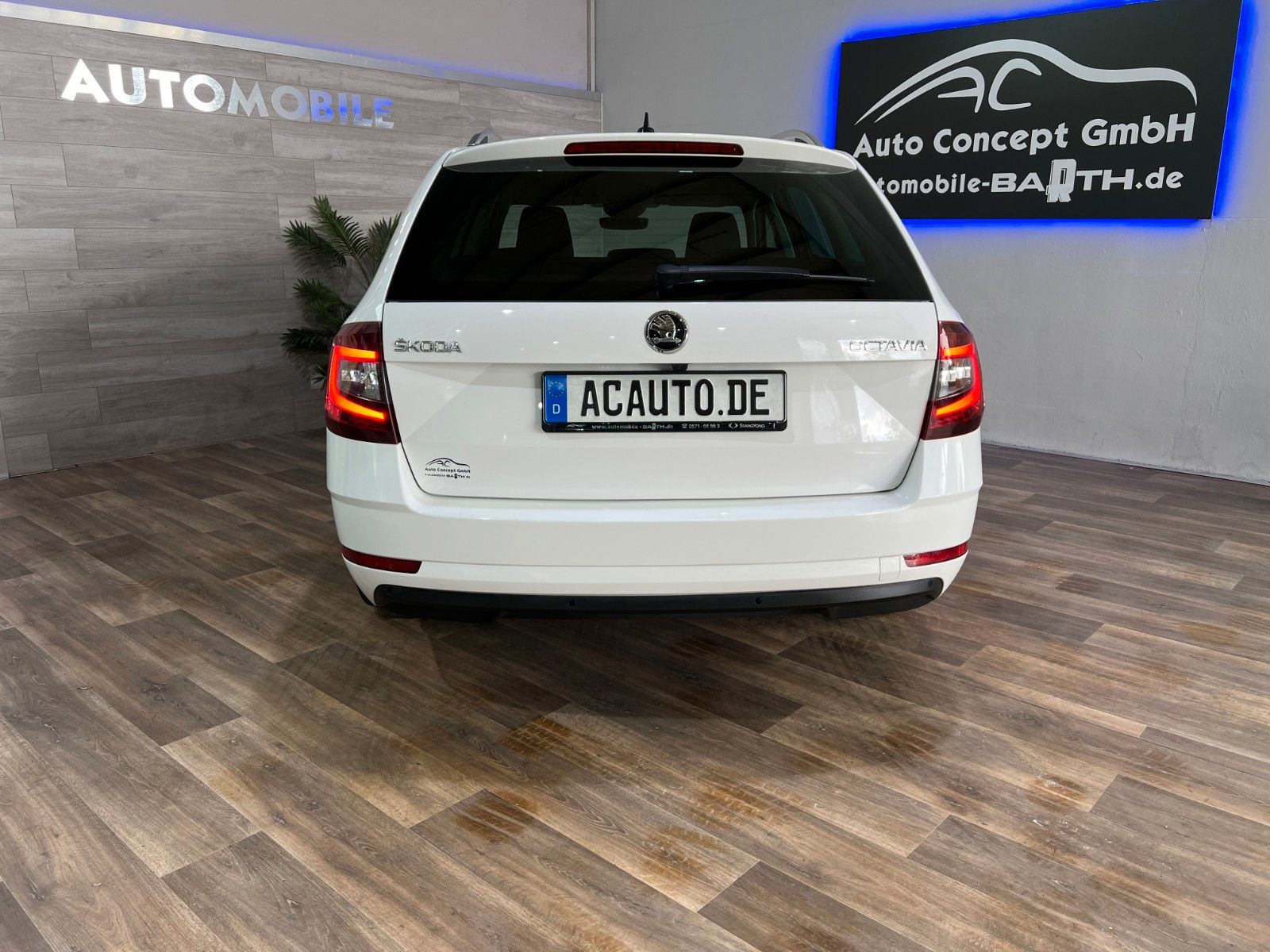 Skoda Octavia Combi Premium Edition - Samsaru's Car Outlet