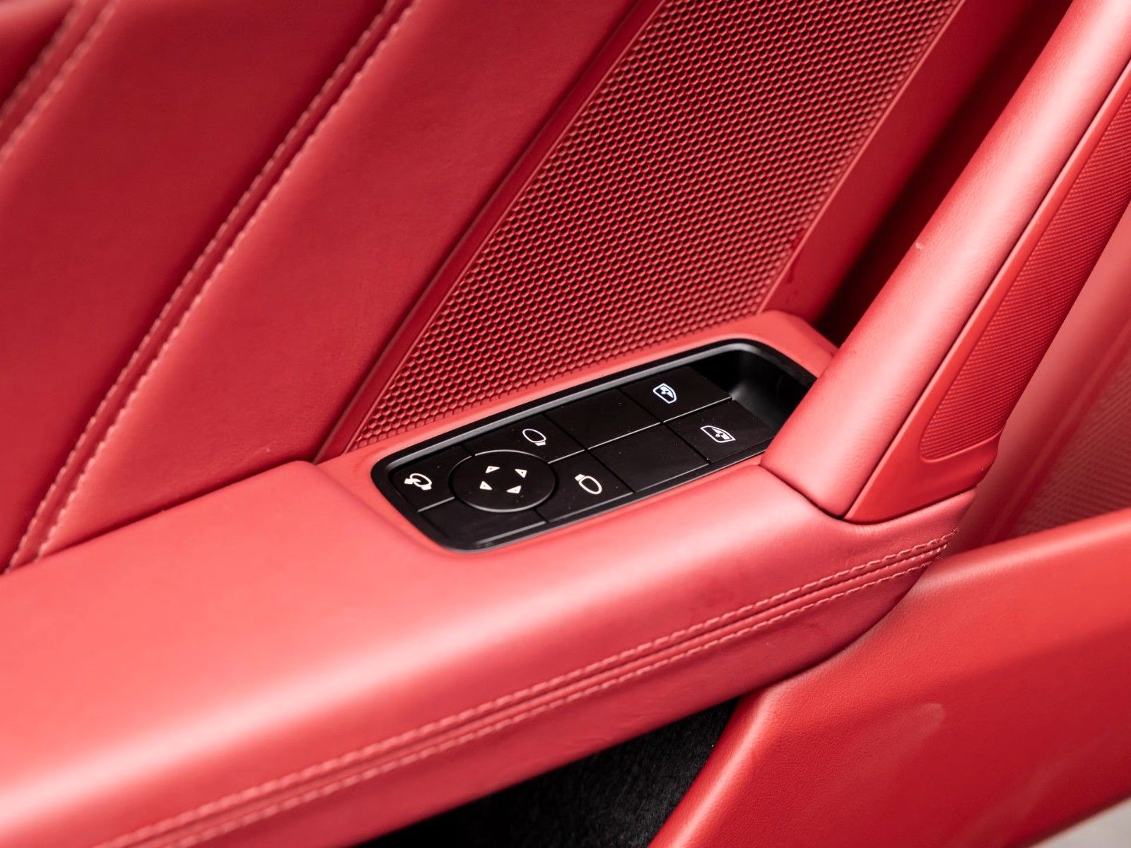 Porsche 992 911 Turbo S - Samsaru's Car Outlet