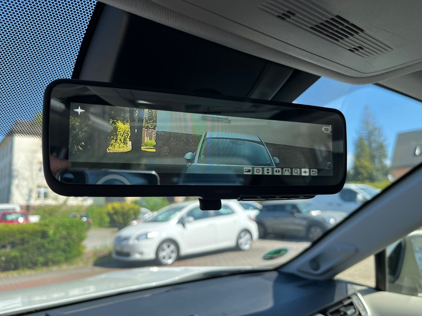 Toyota RAV 4 RAV4 Hybrid 4x4 Lounge - Samsaru's Car Outlet
