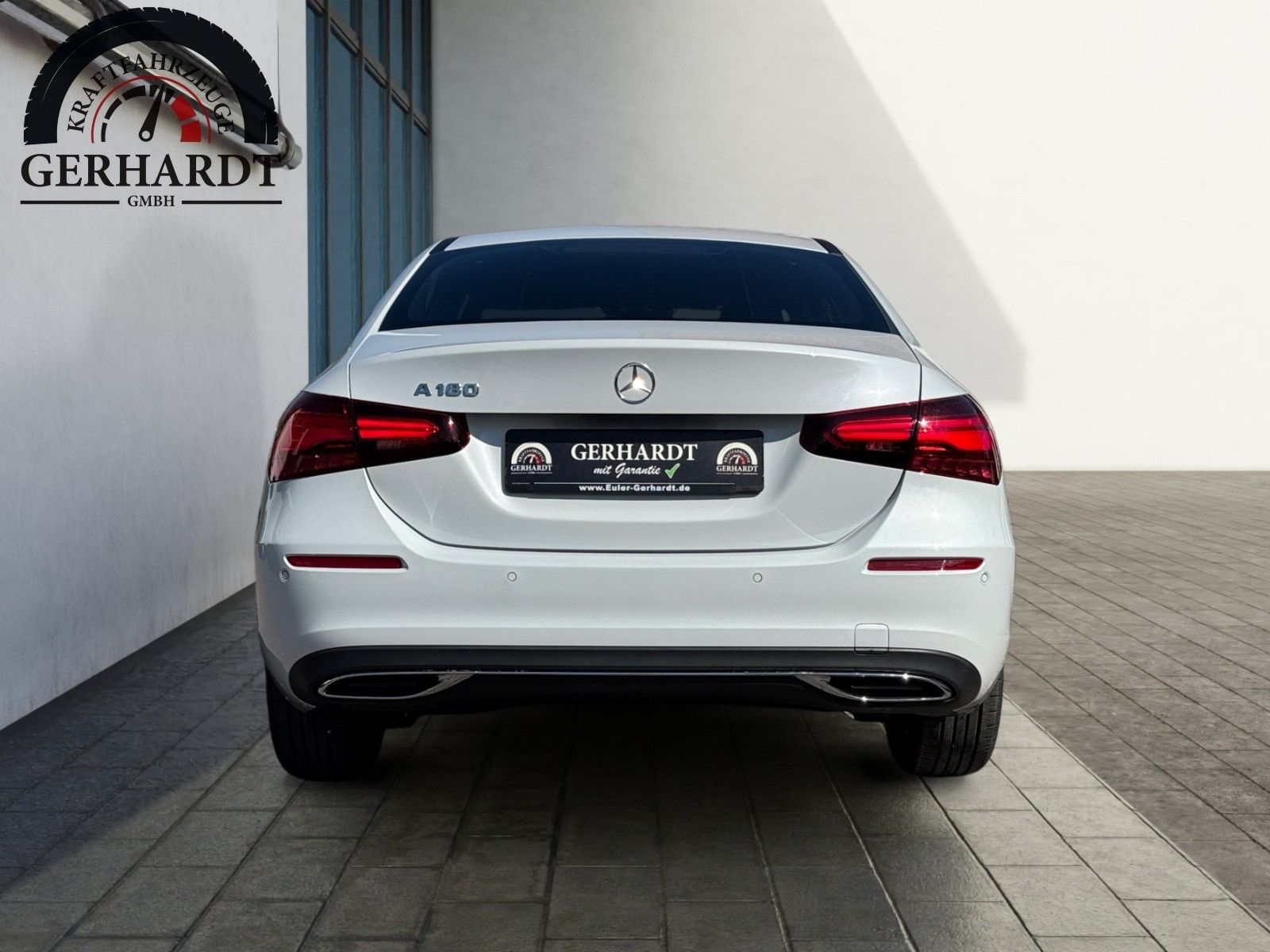 Mercedes-Benz A 180 AMG-Line - Samsaru's Car Outlet