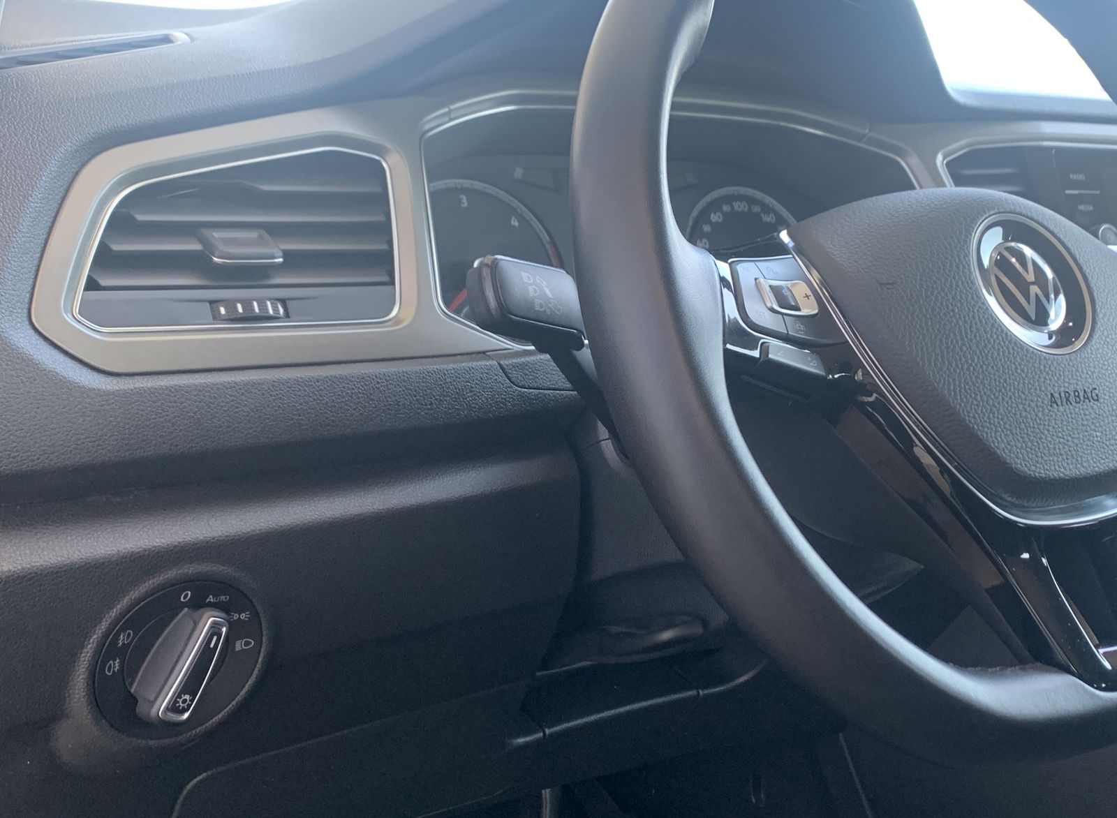 Volkswagen T-Roc 2.0 TDI Style - Samsaru's Car Outlet