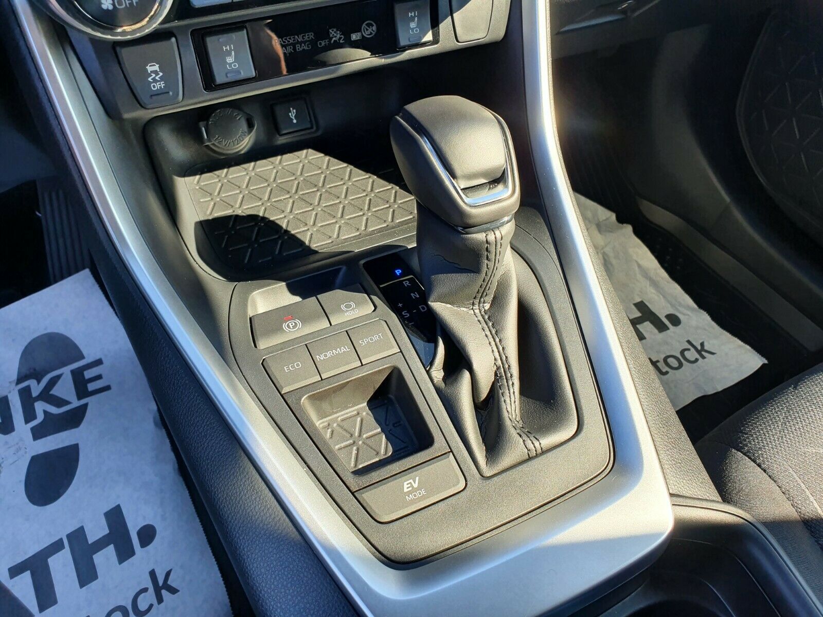 Toyota RAV 4 2.5 Hybrid - Samsaru's Car Outlet