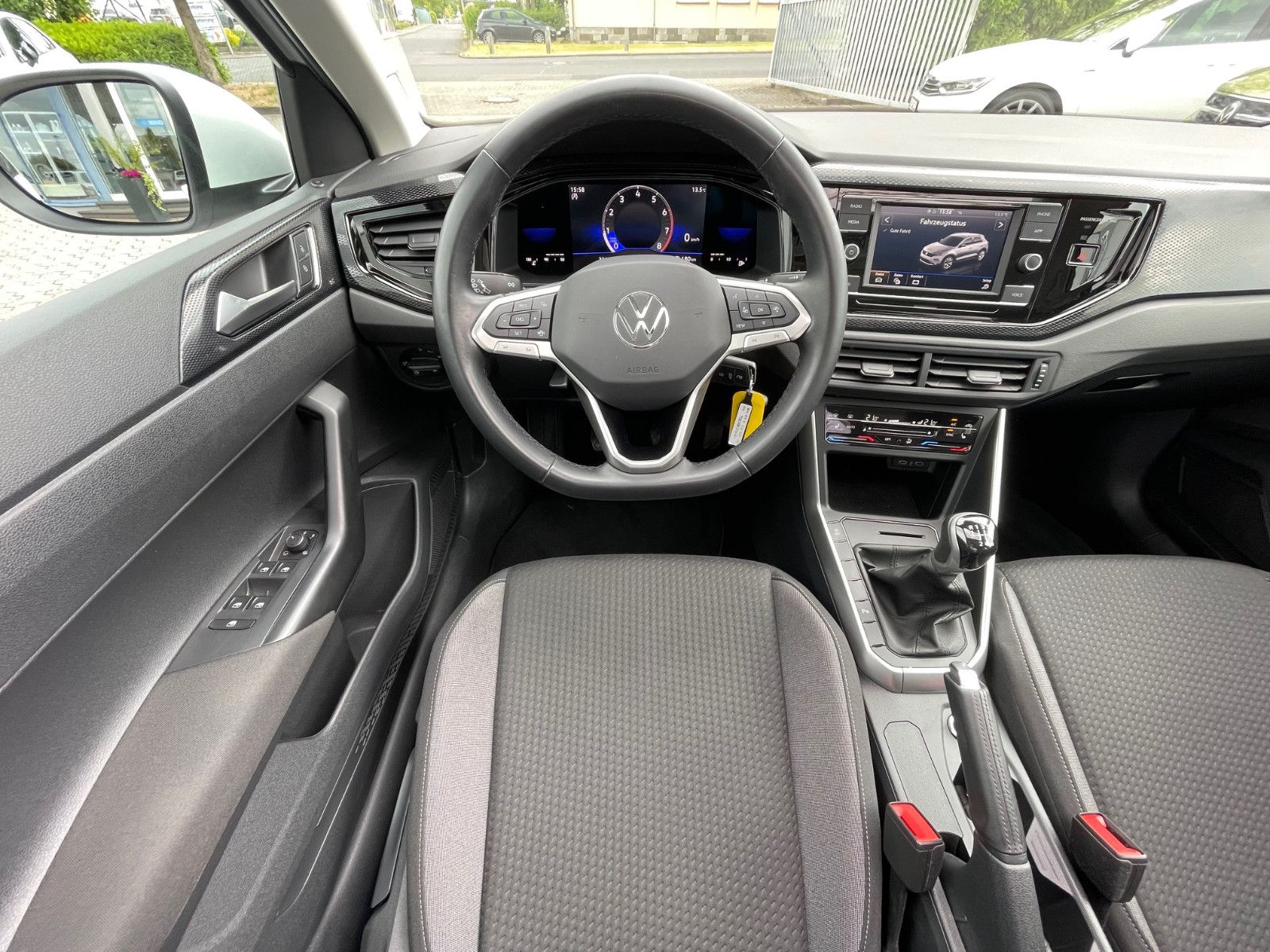 Volkswagen Taigo Life 1.0 TSI - Samsaru's Car Outlet