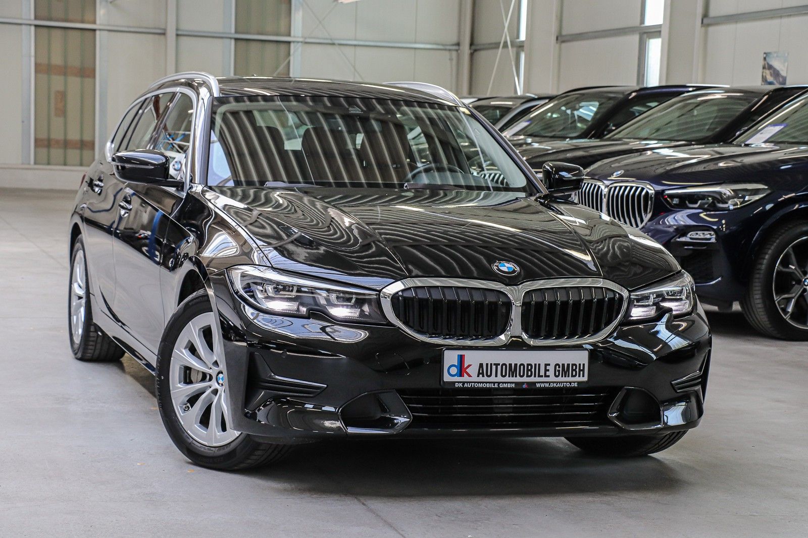 BMW 330i Touring Advantage - Samsaru's Car Outlet