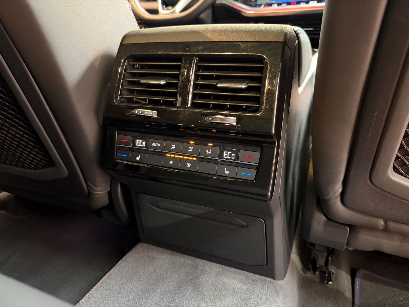 Volkswagen Touareg 3.0 V6 e-Hybrid 4Motion R *LED*Virtual*