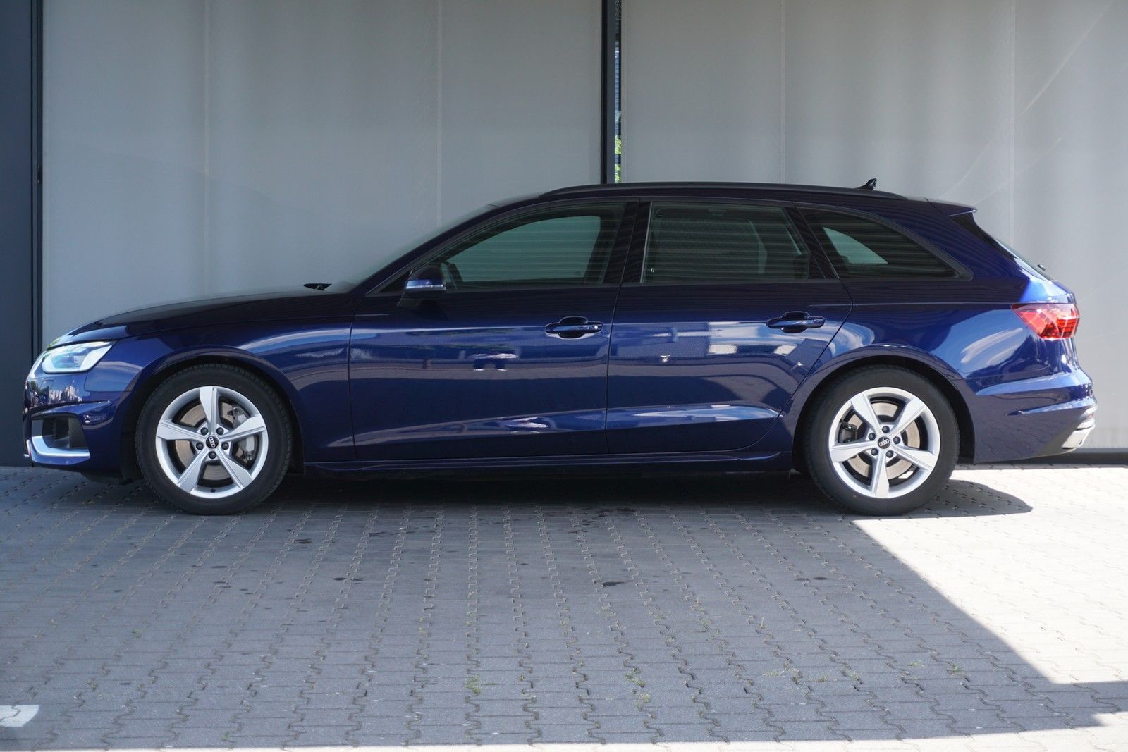 Audi A4 Avant 45 TFSI quattro advanced - Samsaru's Car Outlet