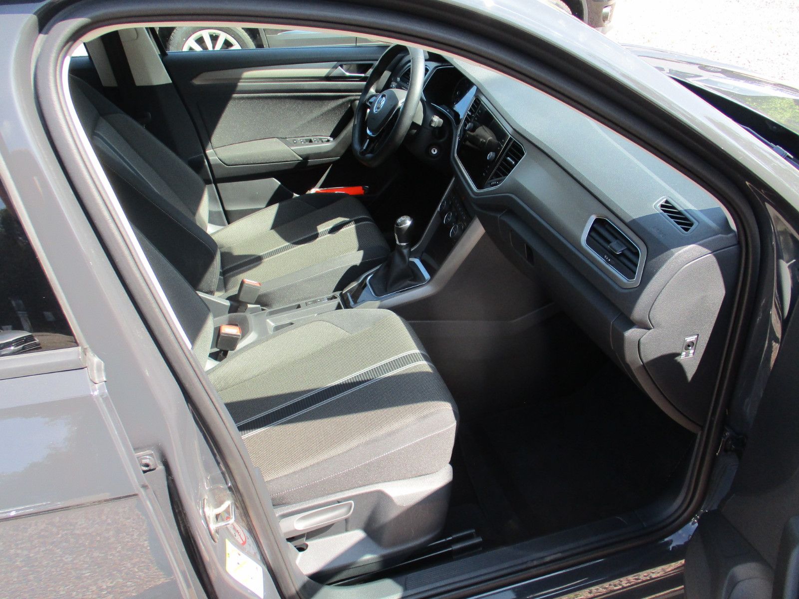 Volkswagen T-Roc 1.0 TSI Style - Samsaru's Car Outlet