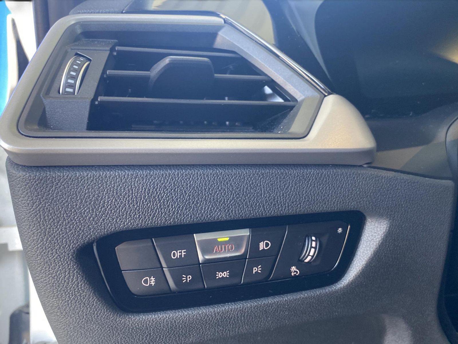 BMW 330 e - Samsaru's Car Outlet