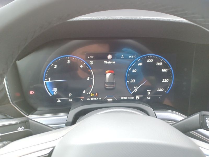 Volkswagen Touareg 3.0 V6 TDI 4Motion R-Line - Samsaru's Car Outlet