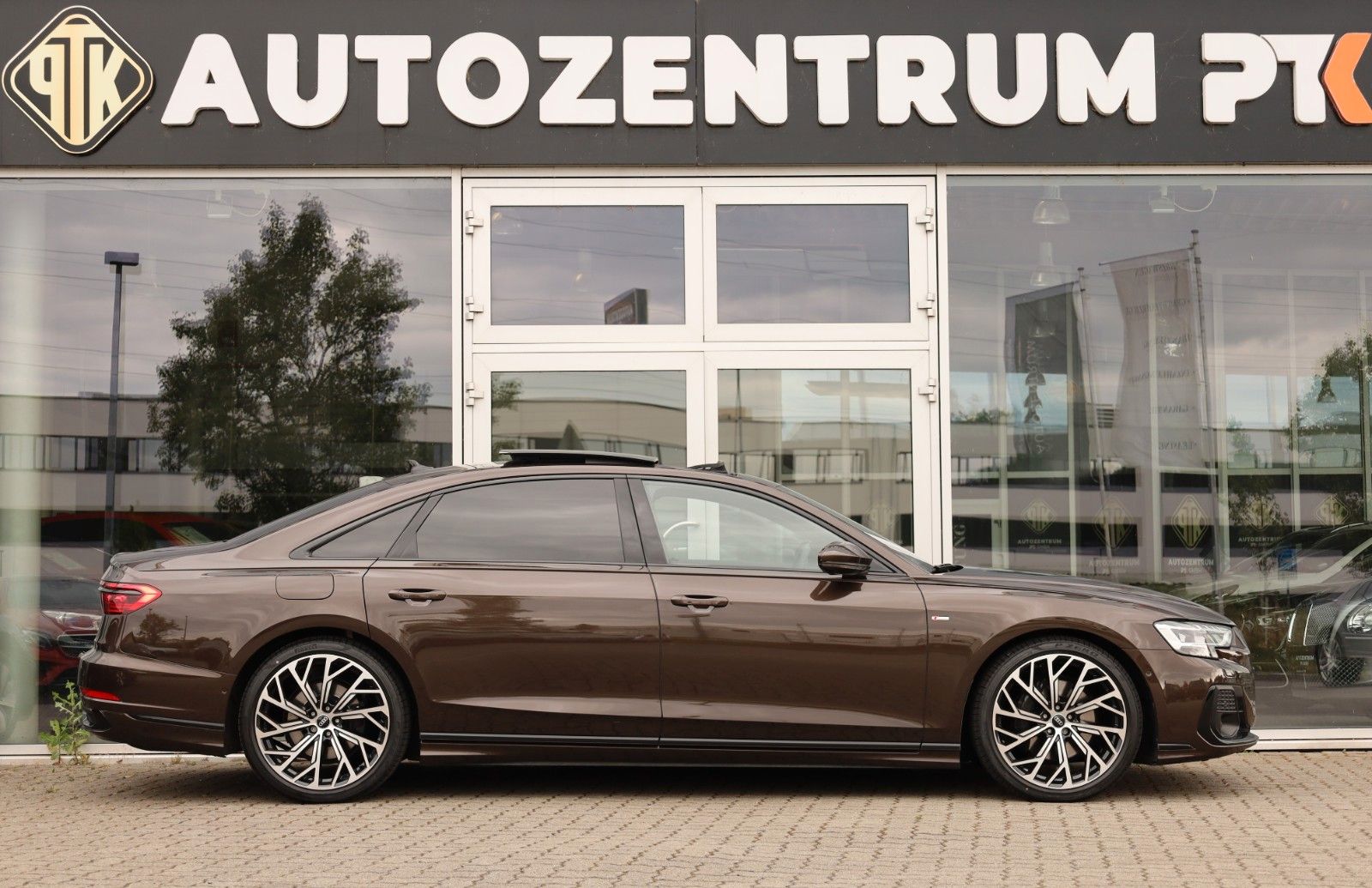 Audi A8 50 TDI Lang Exclusive - Samsaru's Car Outlet