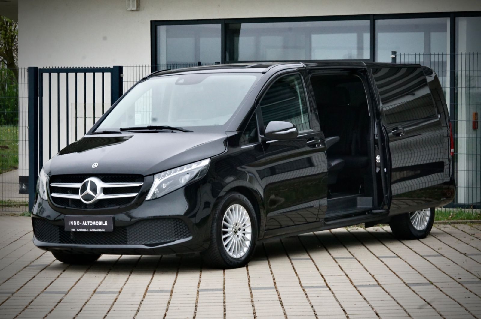 Mercedes-Benz V 300 EDITION SPORT - Samsaru's Car Outlet