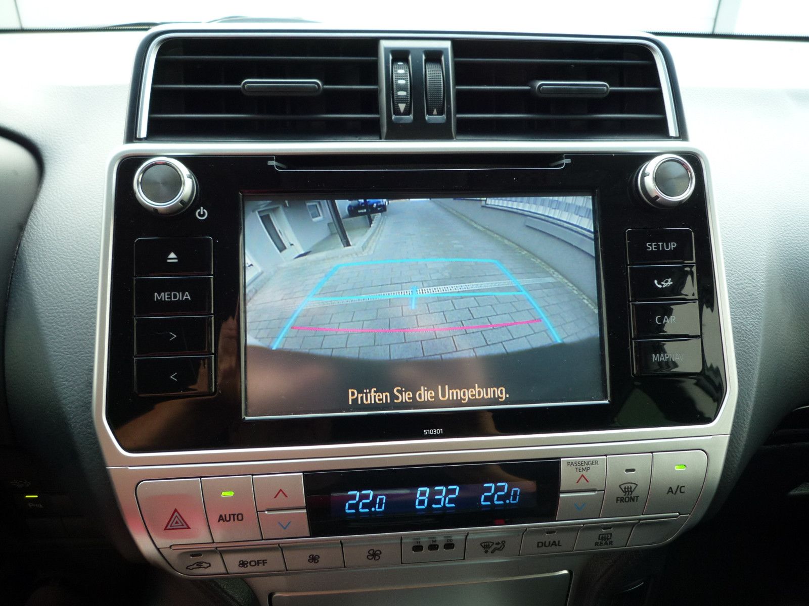 Toyota Land Cruiser Comfort/TEMPO/STHZ/AHK/RFK/NAV/1.HD