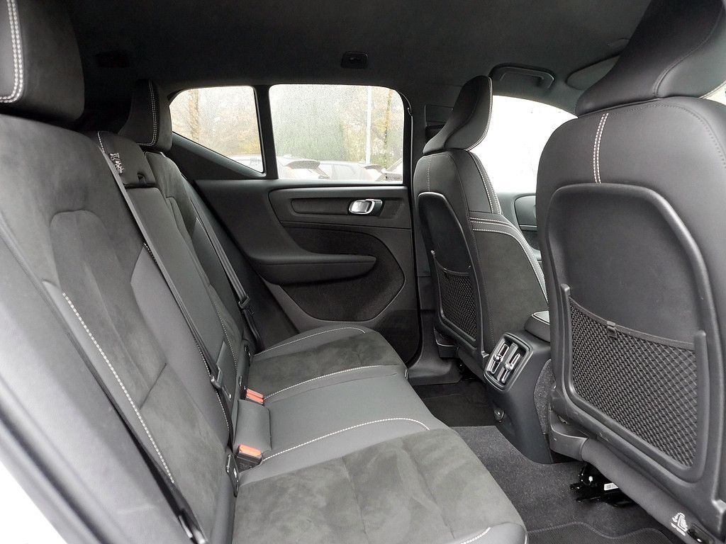 Volvo XC40 Plus Recharge Pure Electric AHK