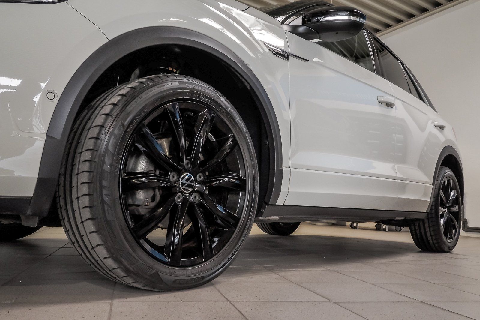 Volkswagen T-Roc R-Line 1.5 TSI - Samsaru's Car Outlet