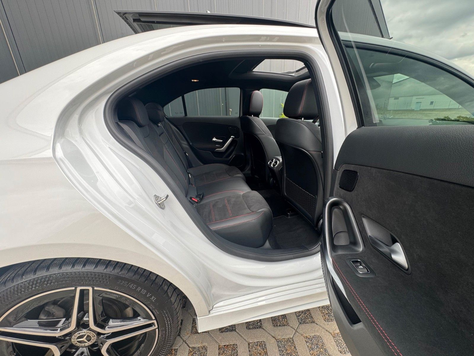 Mercedes-Benz A 200d AMG - Samsaru's Car Outlet