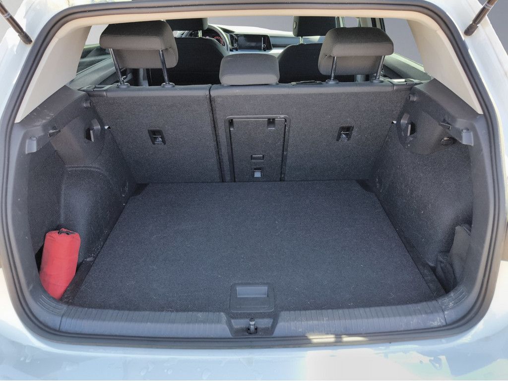 Volkswagen Golf VIII Life - Samsaru's Car Outlet