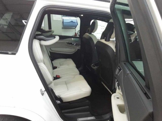Volvo XC90 B5 R-Design/AHK/Pano/Four-C/StHz/HuD/22Zoll