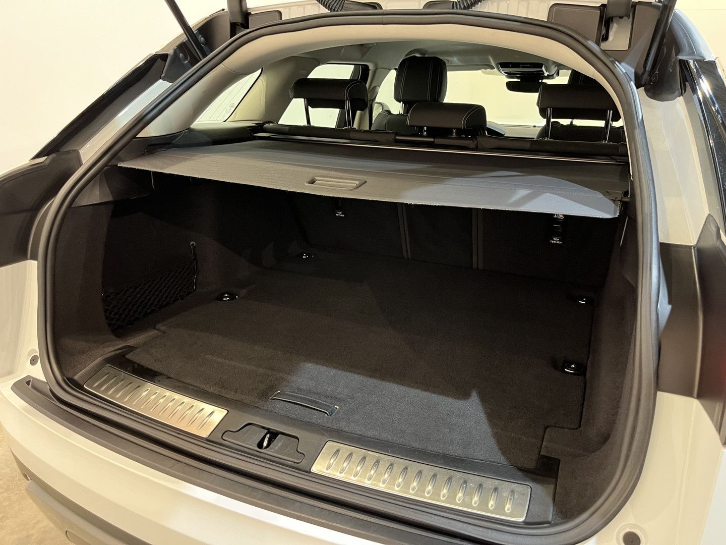 Range Rover Velar 2.0 P400e AWD PHEV - Samsaru's Car Outlet