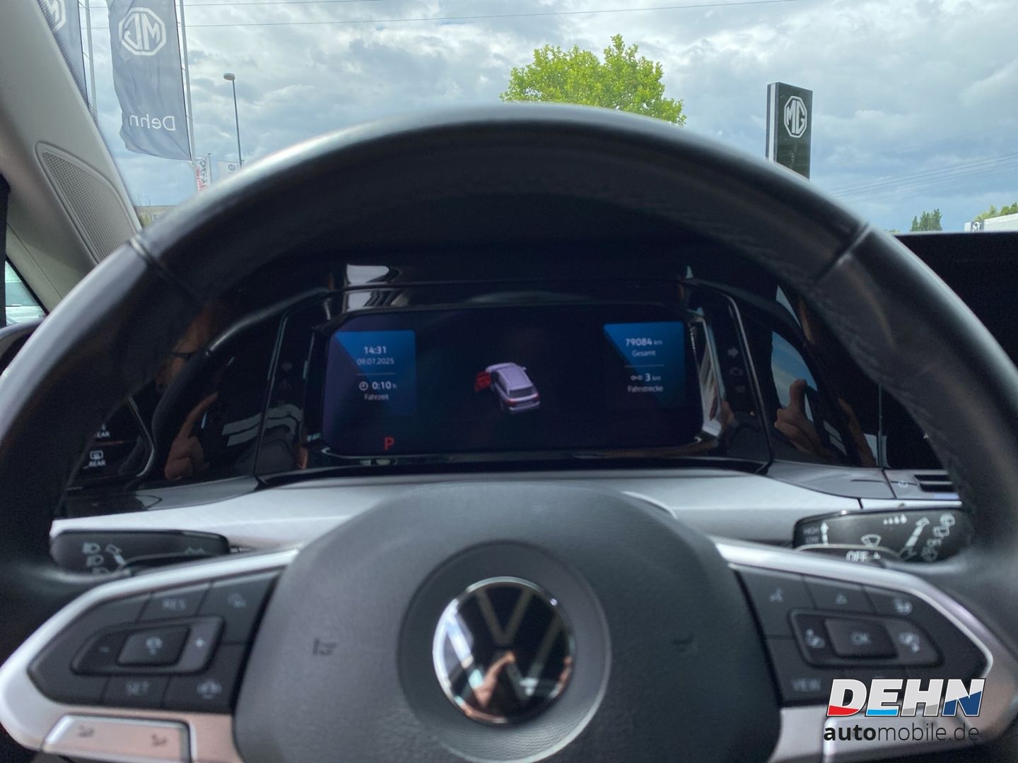 Volkswagen Golf Variant VIII 1.0 ETSI MHD DSG Life - Samsaru's Car Outlet