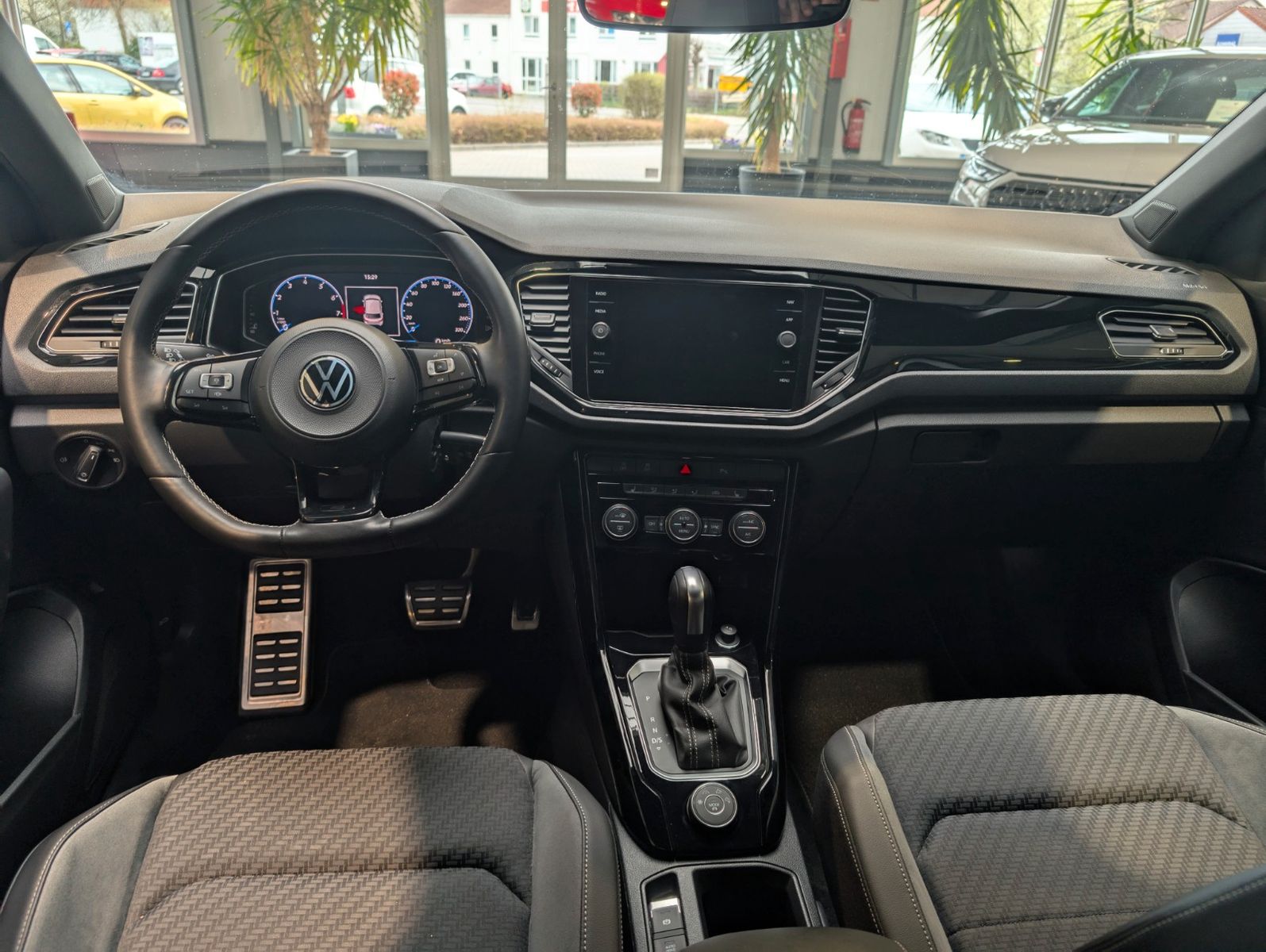 Volkswagen T-Roc 2.0 TSI OPF 4MOTION DSG R - Samsaru's Car Outlet
