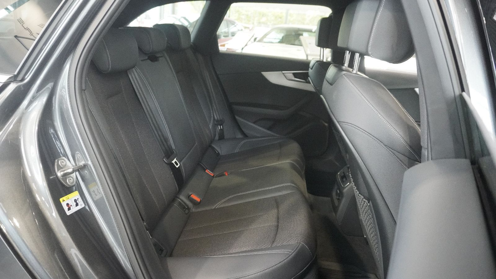 Audi A4 Avant 40 TFSI quattro S line - Samsaru's Car Outlet