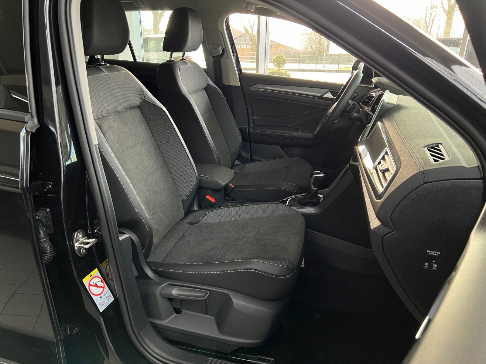 Volkswagen T-Roc Style 2.0TDI DSG - Samsaru's Car Outlet