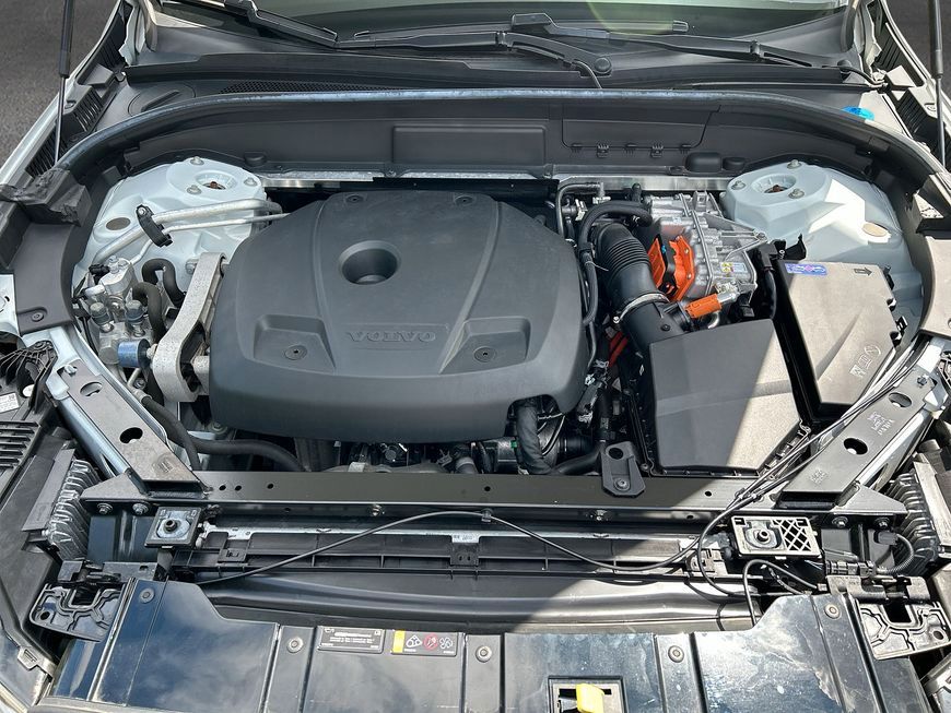 Volvo XC60 T6 AWD Recharge - Samsaru's Car Outlet