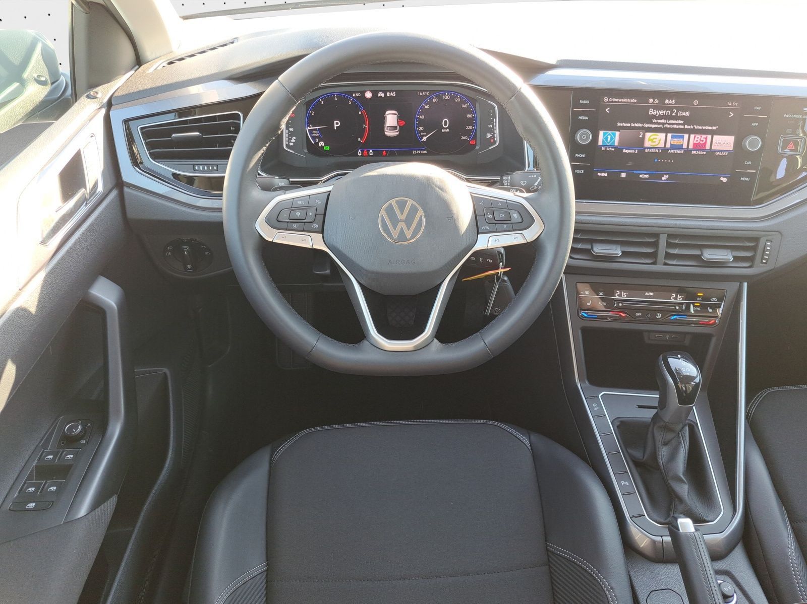 Volkswagen Taigo Style 1.5 TSI - Samsaru's Car Outlet