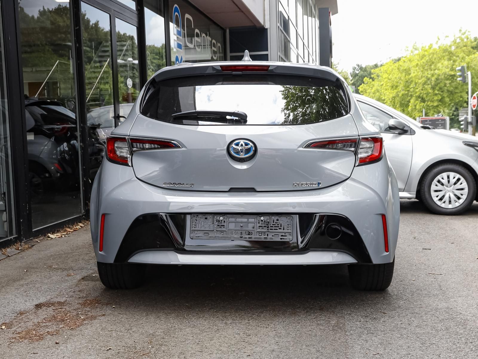 Toyota Corolla 1.8 HYBRID - Samsaru's Car Outlet