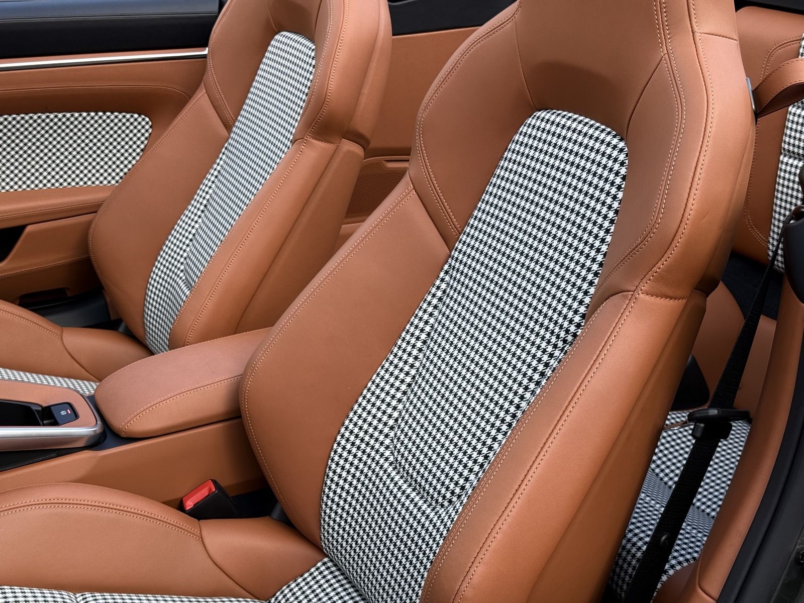 Porsche 992 911  Turbo S Cabriolet HERITAGE DESIGN*SPORT
